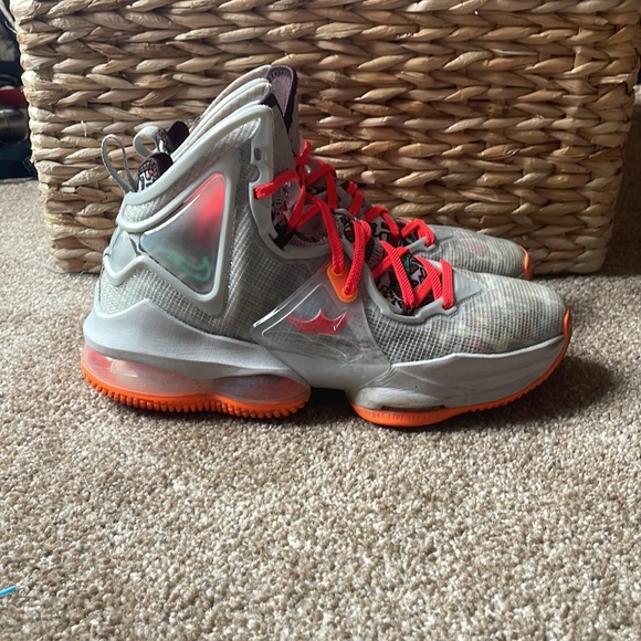 Orange and white size 5.5 LeBron 19 - Picture 3 of 4